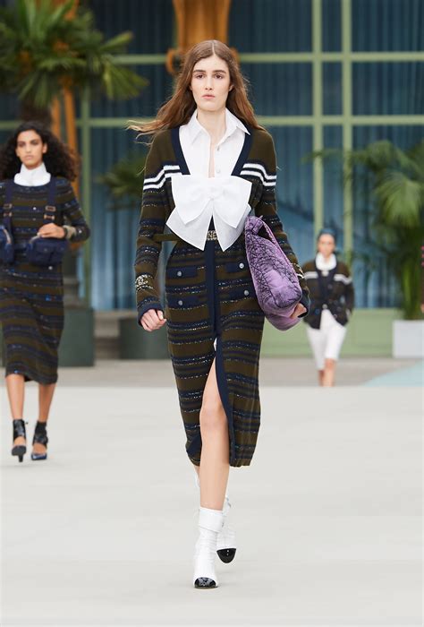 collezione crociera chanel 2019|THE CRUISE 2019/20 COLLECTION A MEDITERRANEAN AIR.